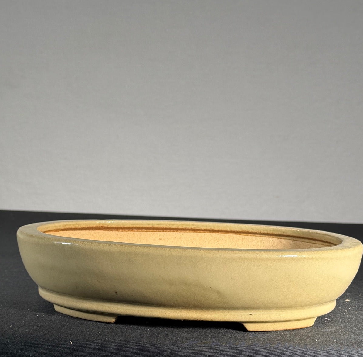 Hattori cream glazed oval bonsai pot front profile