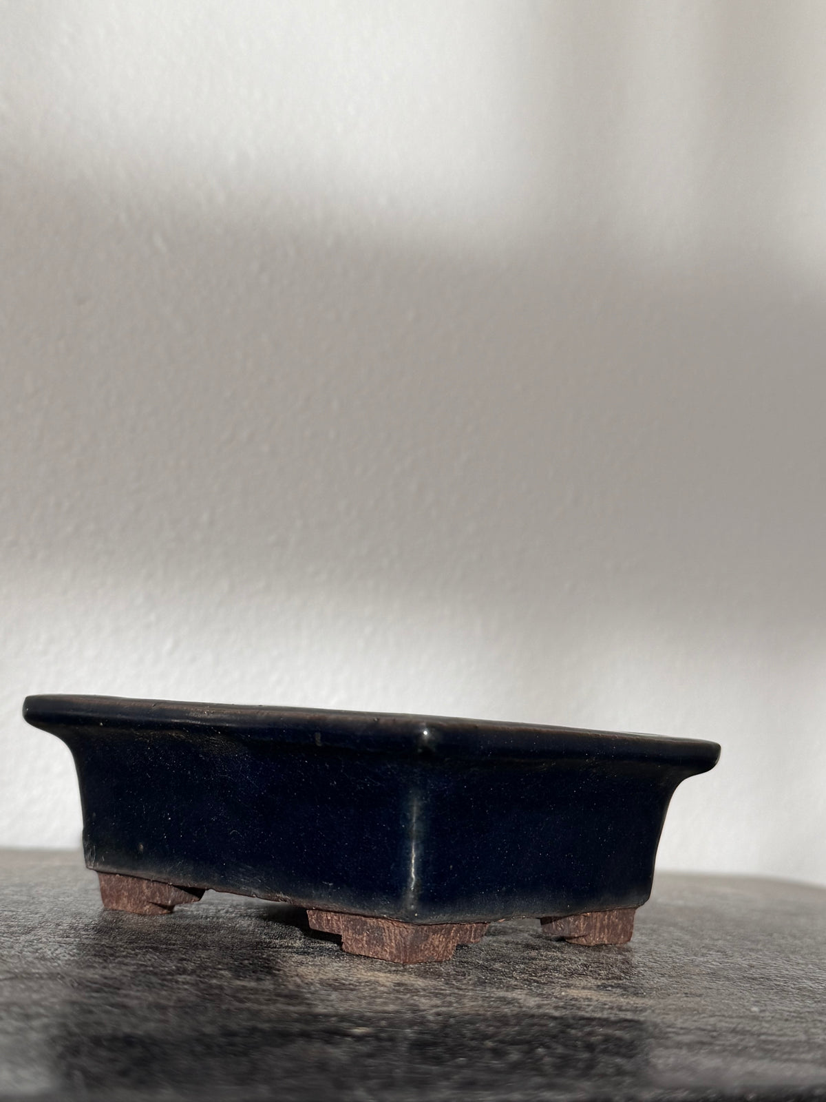 Syunzan Navy Gloss Rectangle – Coarse Clay, Step-Cut Feet