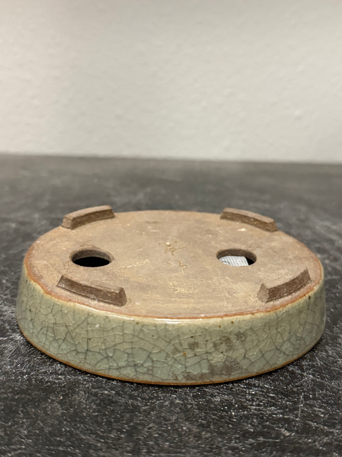 Syunzan Crackle Celadon Oval – Iron Rim