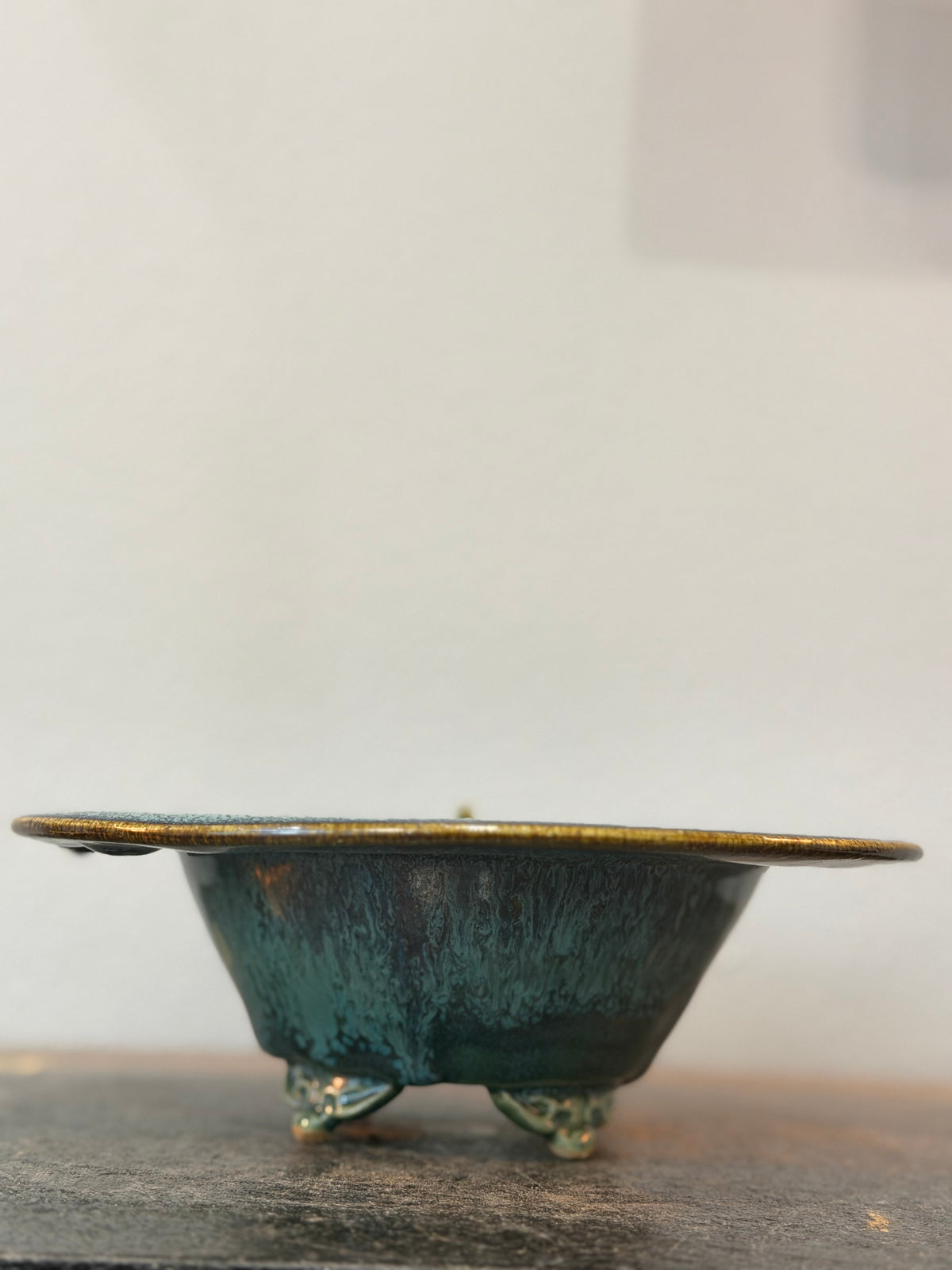 Fuka (Kiyoshi Koiwai) Wide-Brim Round – Turquoise Crawl Glaze, Sculpted Feet