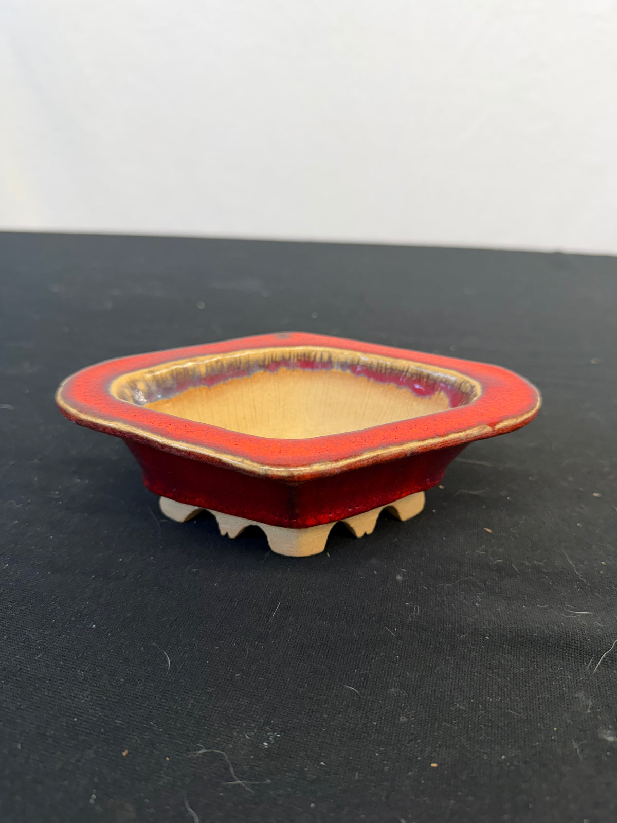 7x5x2 Inch Syaraku Handmade Bonsai Pot – Red Diamond on Cloud Feet