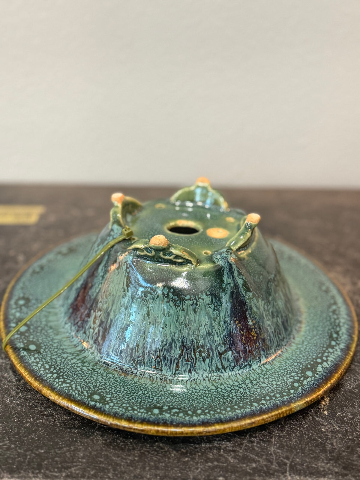 Fuka (Kiyoshi Koiwai) Wide-Brim Round – Turquoise Crawl Glaze, Sculpted Feet