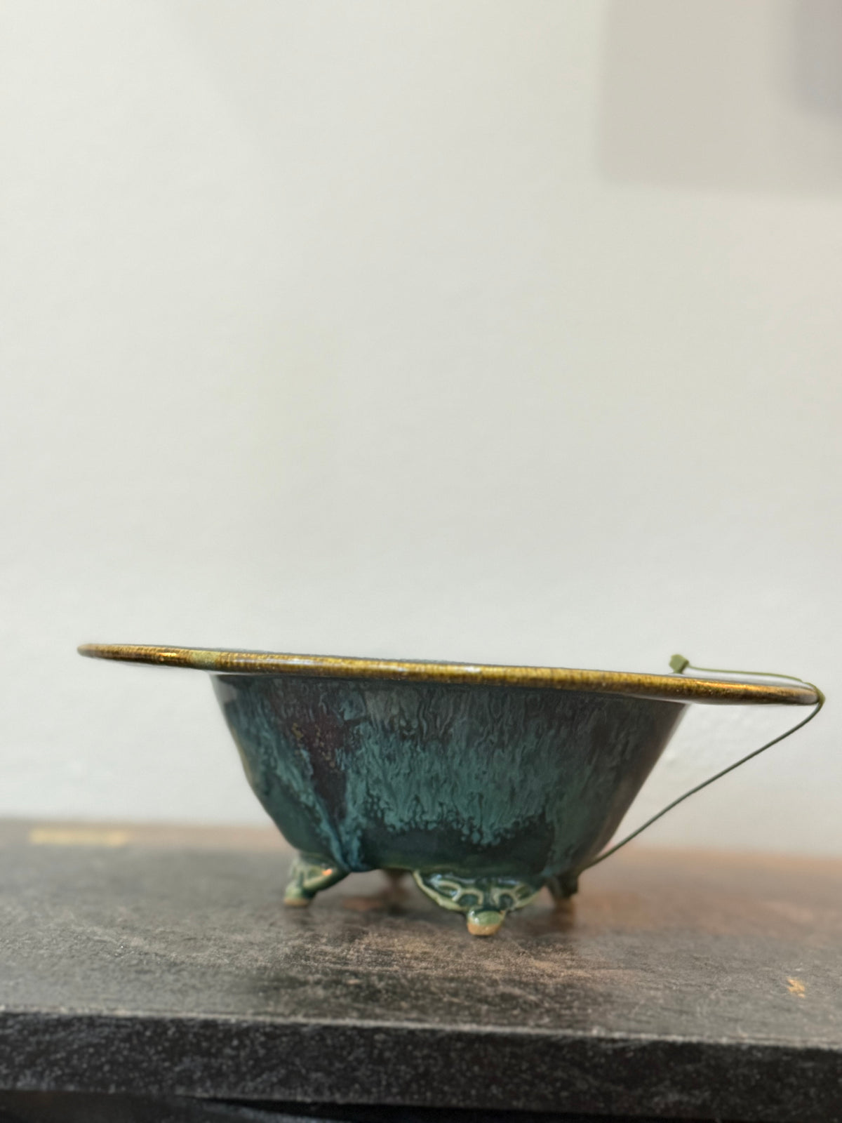 Fuka (Kiyoshi Koiwai) Wide-Brim Round – Turquoise Crawl Glaze, Sculpted Feet