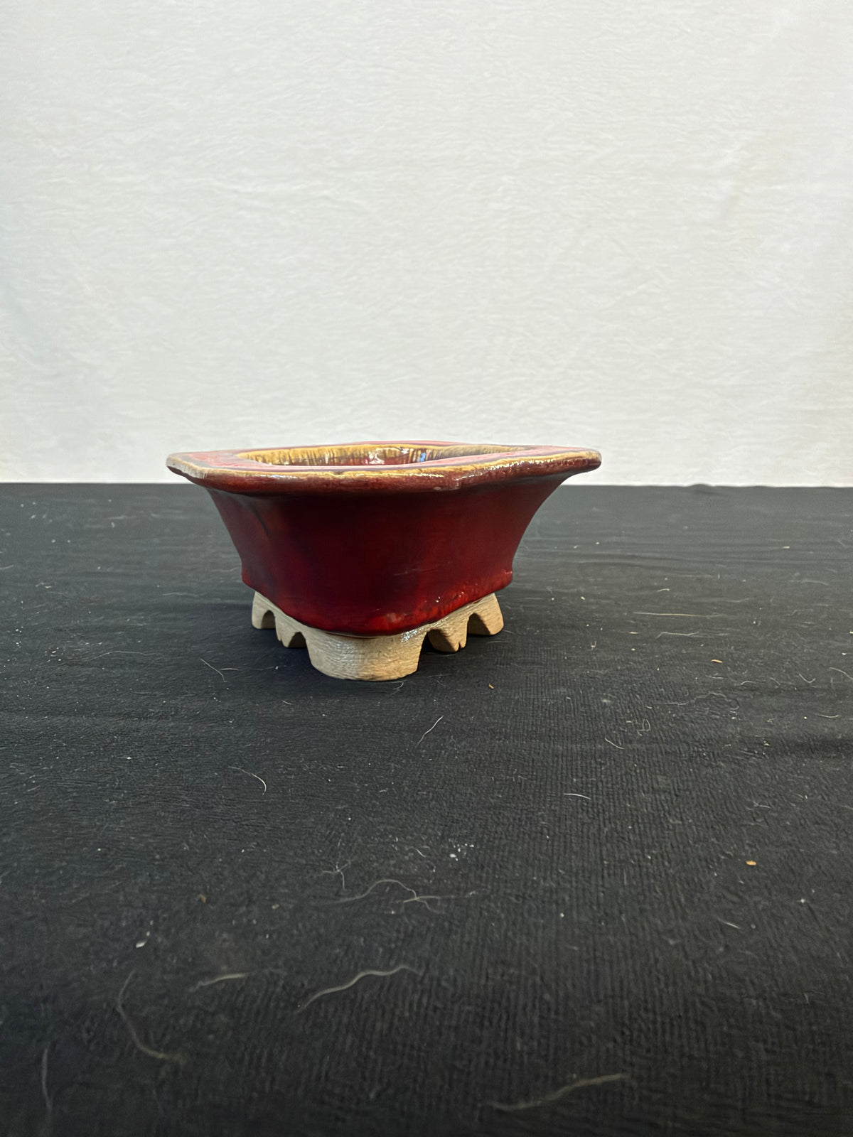 7x5x2 Inch Syaraku Handmade Bonsai Pot – Red Diamond on Cloud Feet