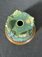 Fuka pot bottom showing feet and maker chop